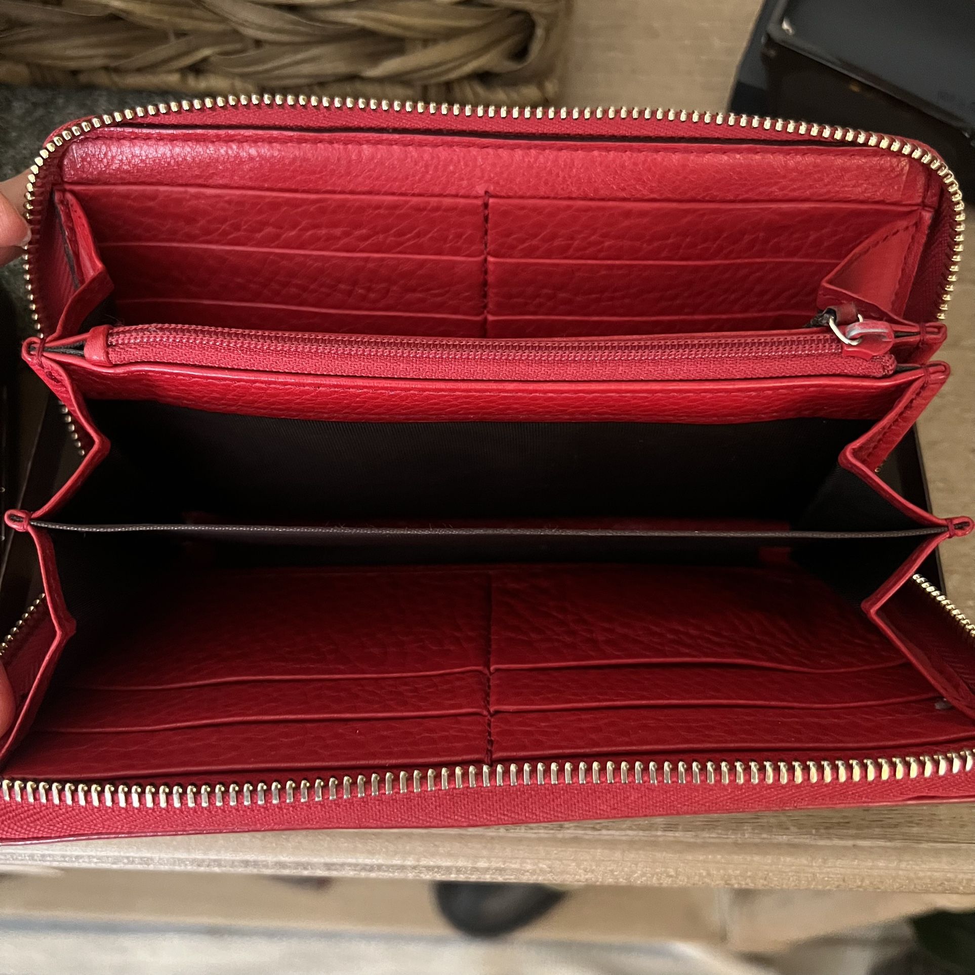 Authentic Gucci Soho Zippy Wallet 