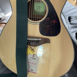 Yamaha FS 800  - Acoustic Guitar Almost New Small Body Barely Used 