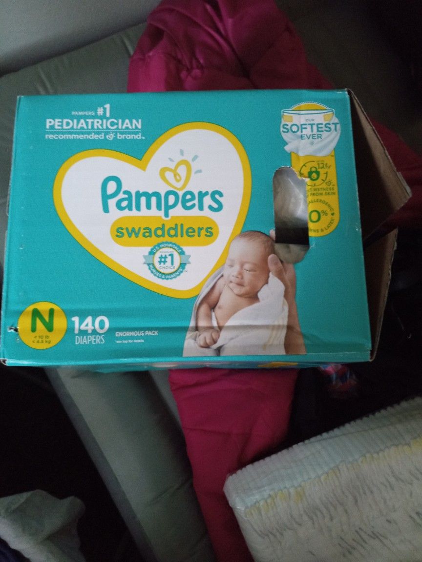 210 PAMPERS Swaddlers Sz NEWBORN