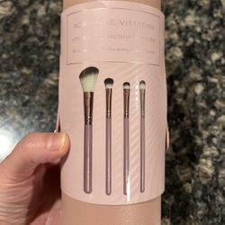 NEW ADRIENNE VITTADINI 4 PIECE TRAVEL MAKEUP BRUSH SET & HOLDER $20!!
