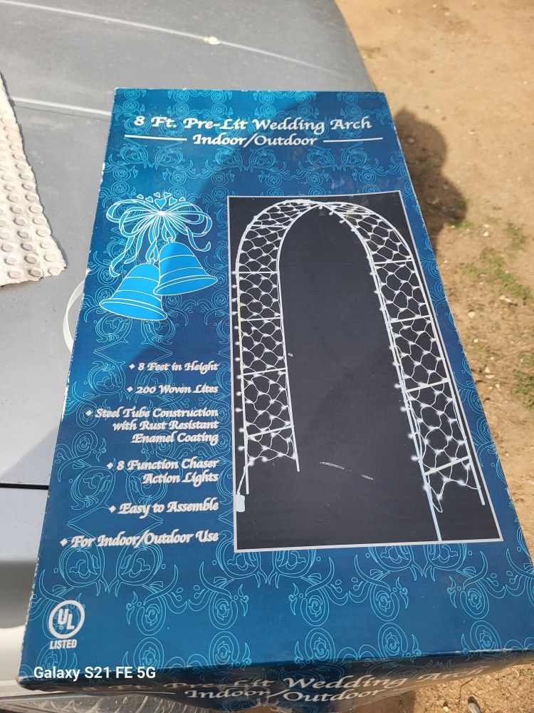 8 Ft Per-lit Wedding Arch