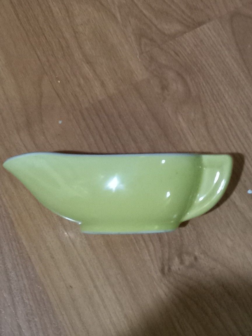 1940s Hall China Creamer in canary yellow. Gravy boat, syrup or creamer. Antique Vintage 1940s Hall China Creamer