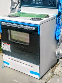 Like-New Tappan 30" Electric Range Stove (Self Cleaning)