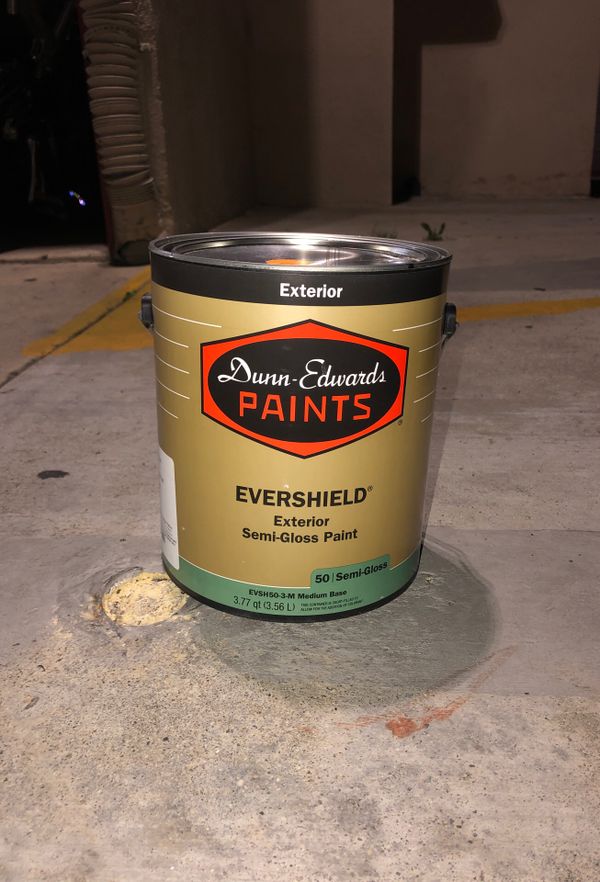 Dunn Edwards evershield 1 gallon paint for Sale in Los Angeles, CA
