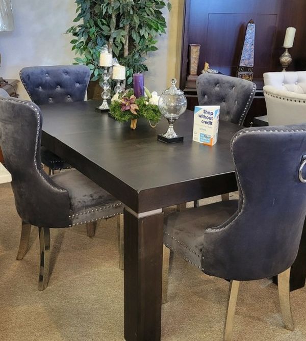 Table + 4 Black Chairs