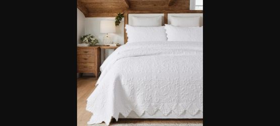 Brandream Oversized Queen Cotton Quilt Set - White Scalloped Botanical, 3-Piece