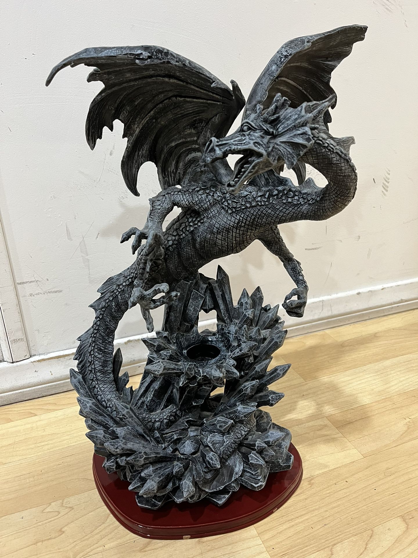 Dragon Resin With Base