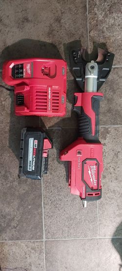 Milwaukee Cable Cutter w battery and charger
