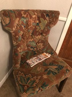 Button tufted accent Chair