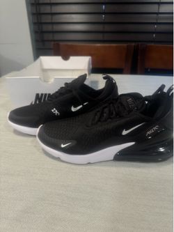 New Nike Air Max 270 Sneakers – (Unworn with Box