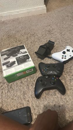 New Xbox controllers with dual charging station