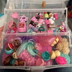 LoL Dolls and assessories. 