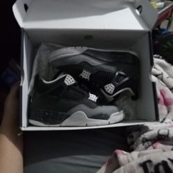 Used   Still Clean Size 4 5.5 Used 3 Times Black And White