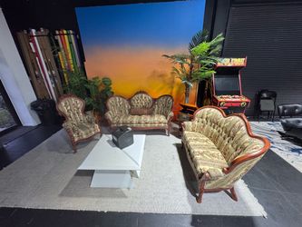 VINTAGE OLDSCHOOL 3 piece couch