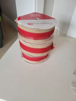 Juego de  3 rollos de cinta de 100 pies cada uno. 5 dolares cada Uno 
