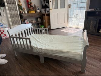 Toddler bed