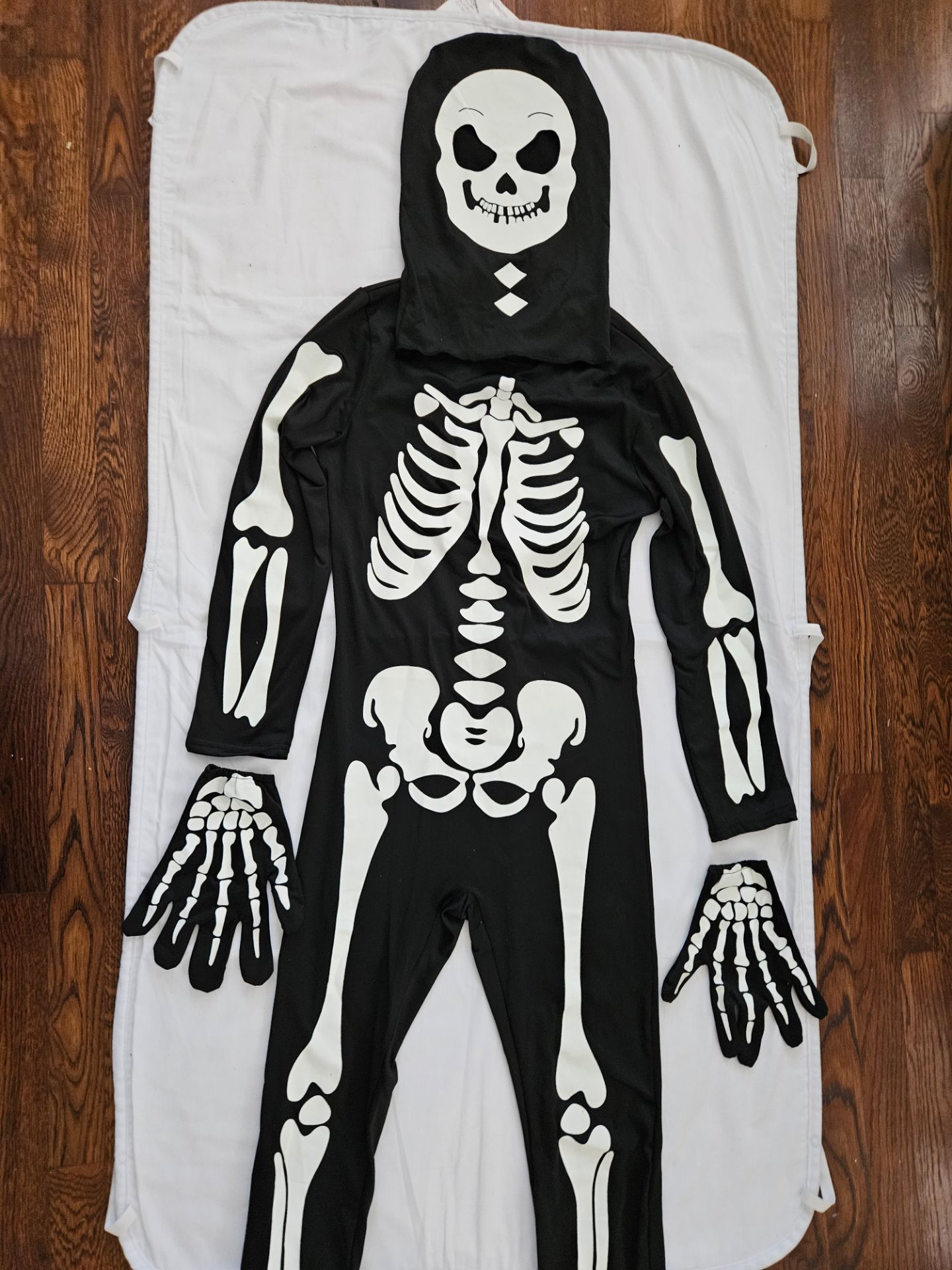Kids Glow in the Dark Skeleton Costume Set Includes Mask, Gloves & Fluorescen
