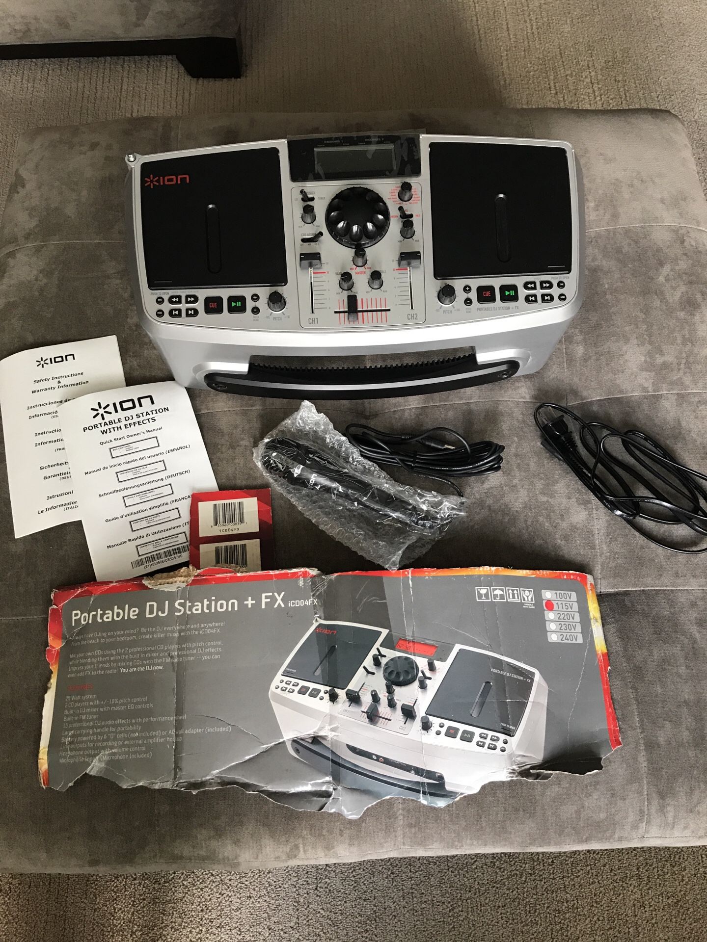 Ion portable DJ station + FX iCD04FX Never used