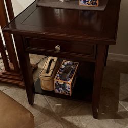 End Table (Qty 2) 