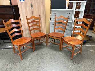 TOM SEELY FURNITURE Solid Wood Scalloped Ladder Back Dining Chair (Set of 4)