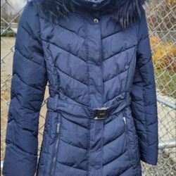 Tommy Hilfiger Jacket With Hood. Size L/G/G. Like new. I bought it, but the jacket is bigger than my size. 