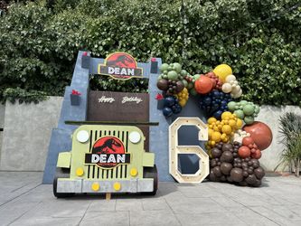 Jurassic Park Balloon Backdrop