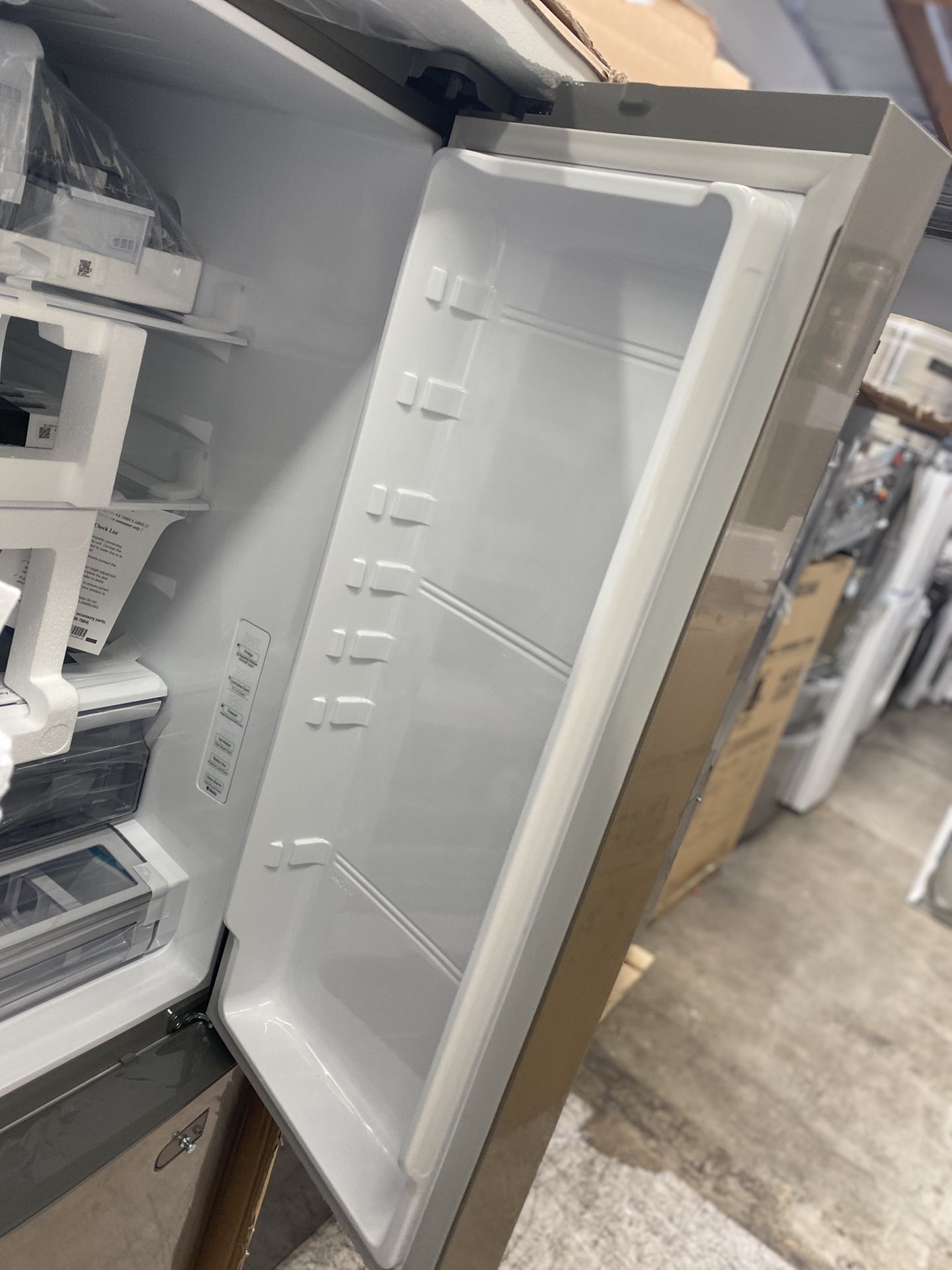 NEW ! 28 CU FT 3 DOOR SAMSUNG REFRIGERATOR IN STAINLESS STEEL WITH ICE/WATER DISPENSER