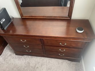 Dresser With Mirror