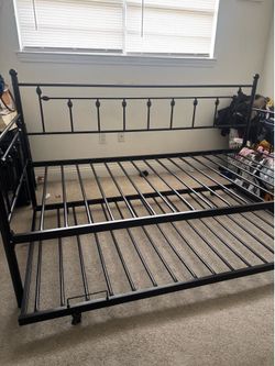 Day bed with trundle