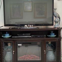 Table For Tv , Comes With Fireplace. ( Decarations And Tv Not For Sale ) 