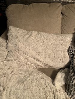 Bed Runner & Body Pillow 