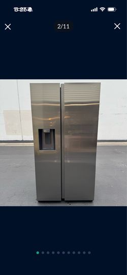 LIKE NEW Samsung 27.4 cu. ft. Side-by-Side Refrigerator with Large Capacity - Stainless Steel