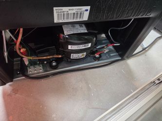 MIDEA mini refrigerator