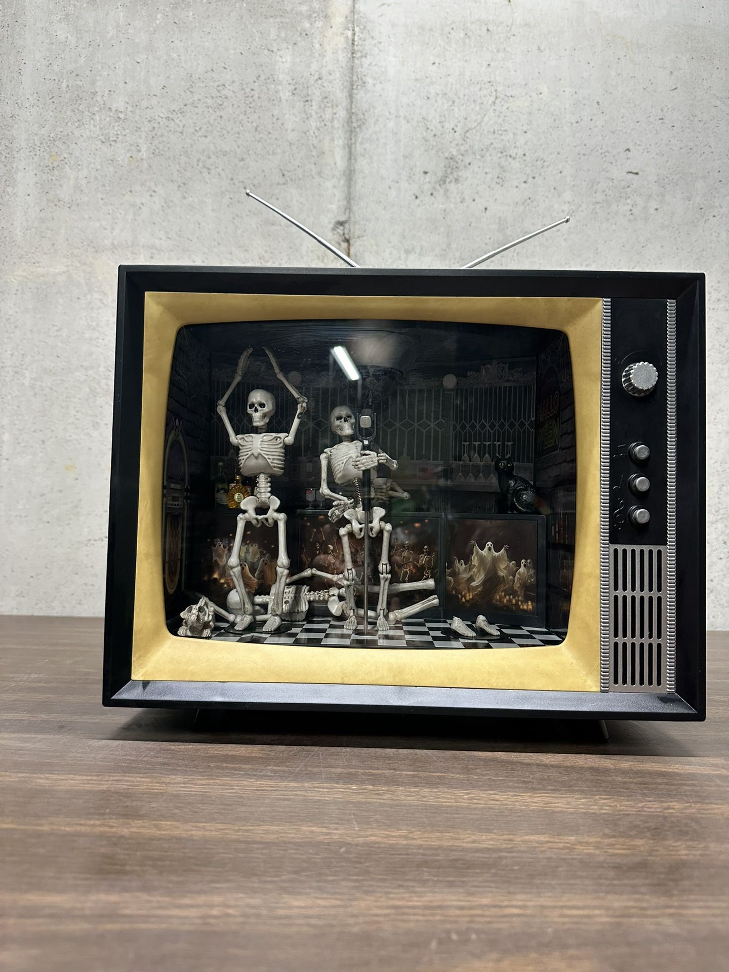 Fenguto Animated Musical Skeleton Disco Club TV Halloween Tiktok Viral Very Rare