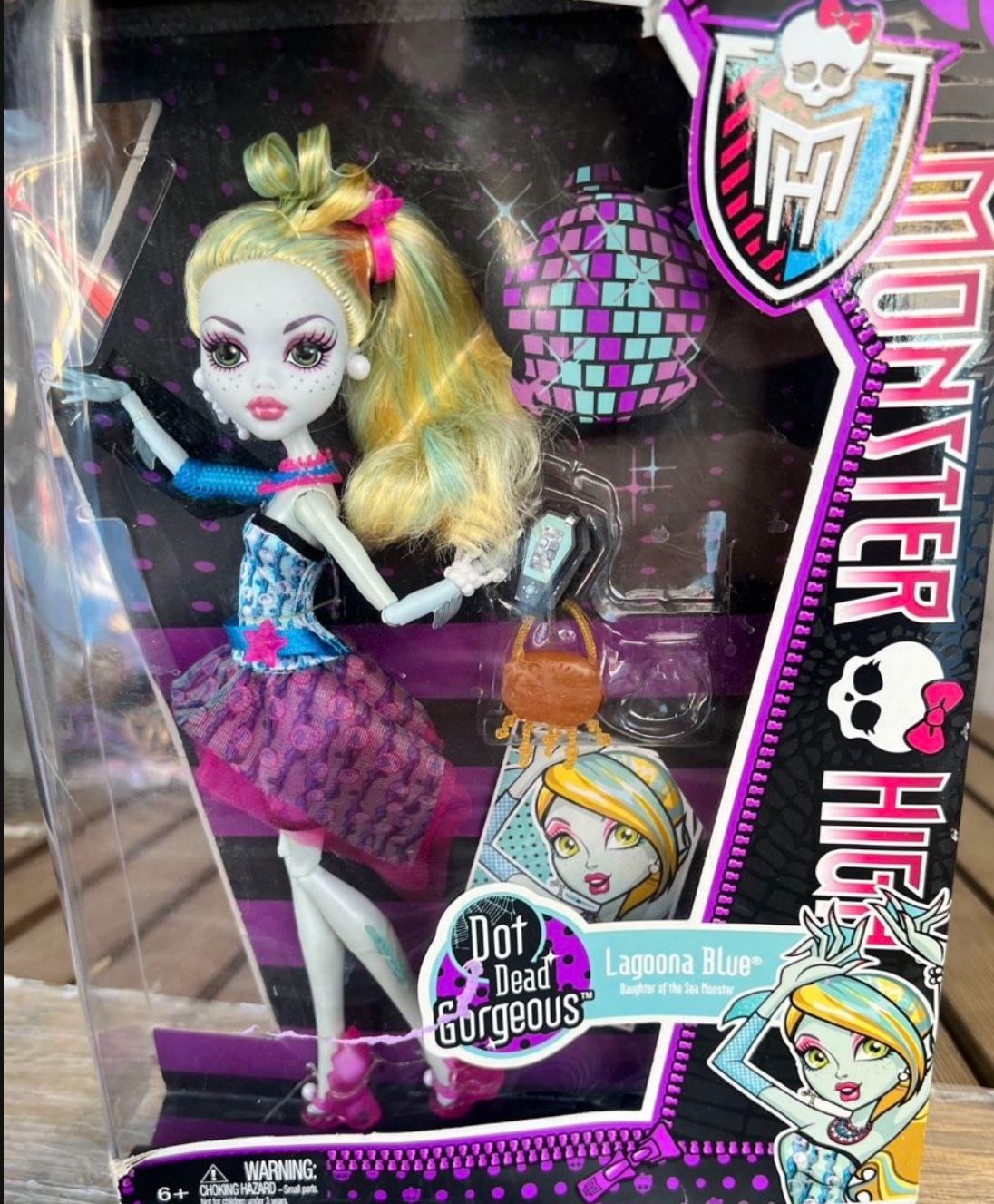 MONSTER HIGH LAGOONA BLUE DOLL DOT DEAD GORGEOUS 2011 EDITION (NEW IN BOX)