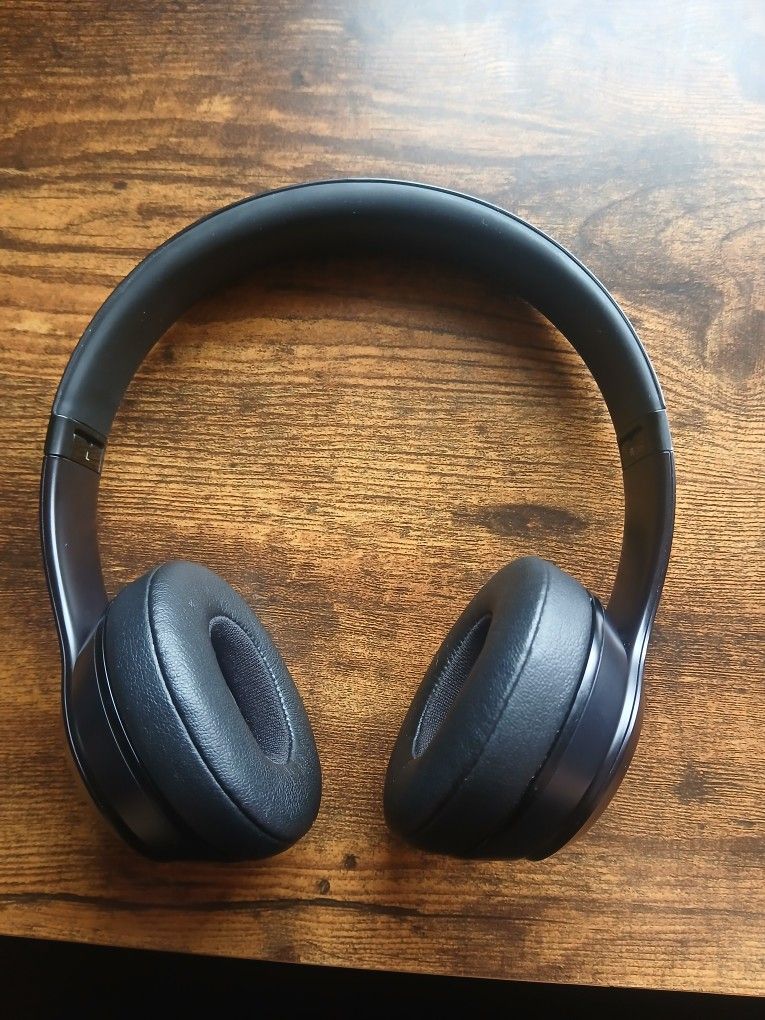 Beats Solo 3 A1796 Wireless Bluetooth
