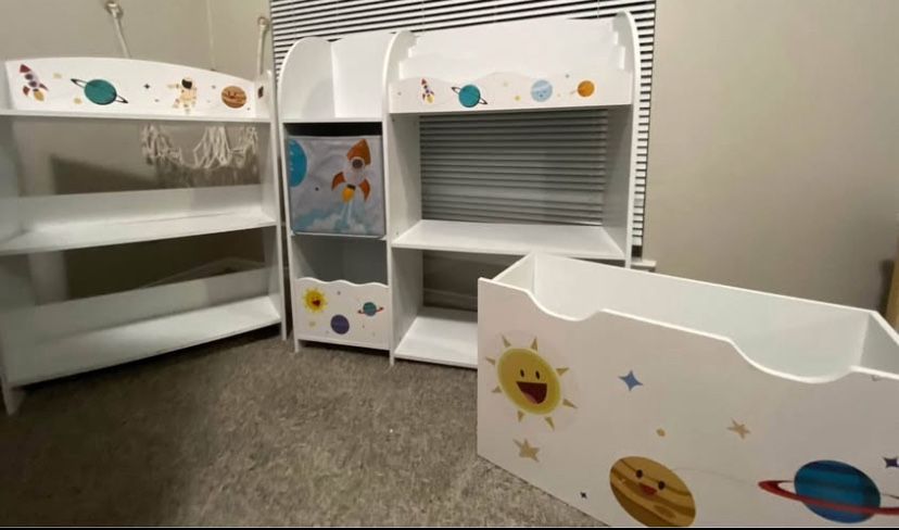 Kids Space-Themed Bookshelf & Rolling Toy Chest Set – Astronaut / Planets Design