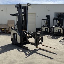 Warehouse Double Reach Truck Crown RM5725-32