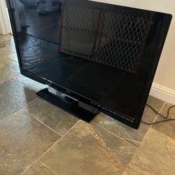 THEATER 3D™ LED LCD HDTV WITH VIZIO INTERNET APPS WORKING CONDITION TV 45.5”