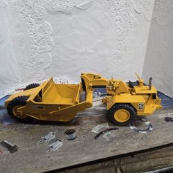 Caterpillar 627 Wheel Tractor Scrapper