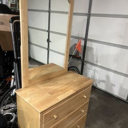 I Natural wood twin size bed and vanity set 