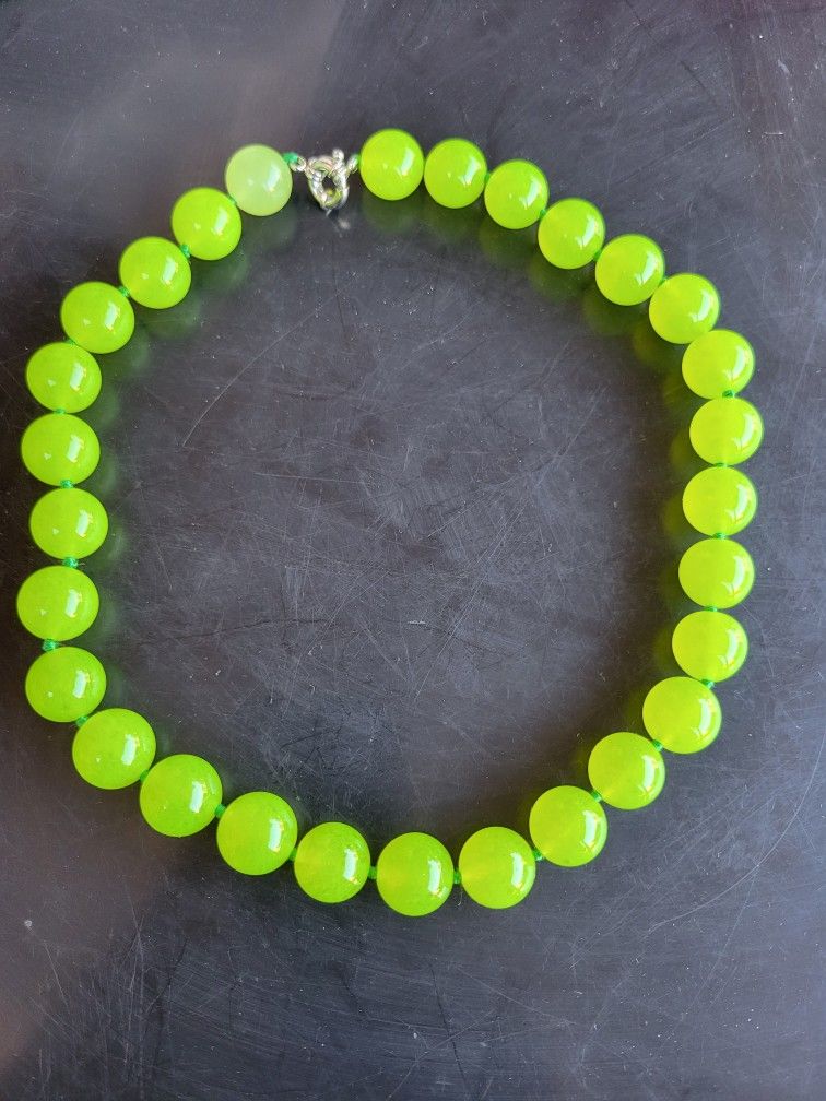 apple green glass necklace