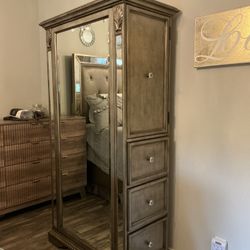 Mirrored armoire / Wardrobe 