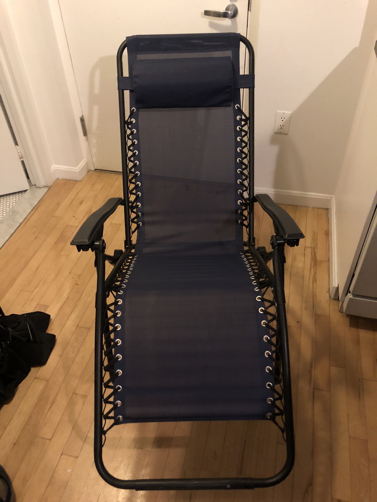 Outdoor retractable long chair x 2