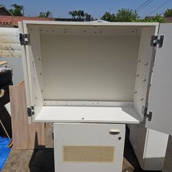 Upper Cabinet,  Shelfs Can Be Added