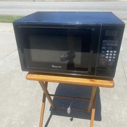 Microwave, Magic Chef, See Description For Details