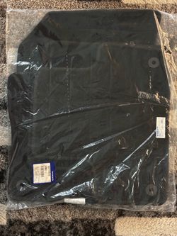 🚗 Volvo XC60 (2018-2022) Floor Mat Kit – NEW, Unopened