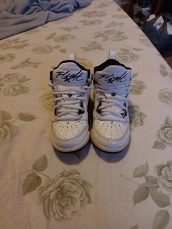 Flight nike jordan's nine size 5kids
