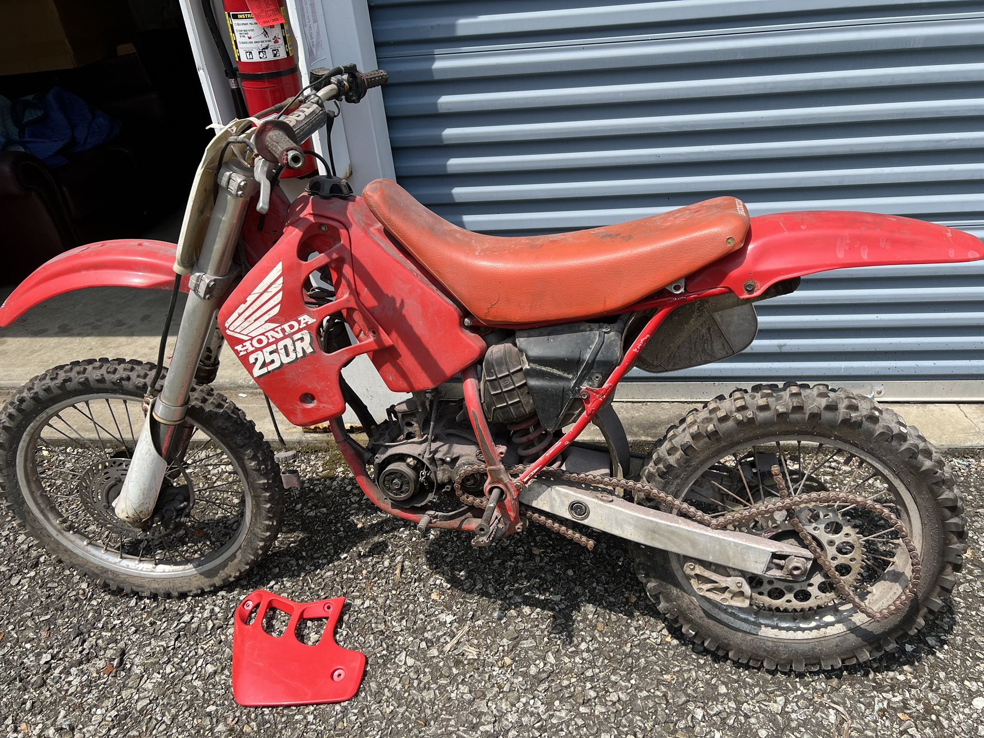 Honda 250R Motocross Motorcycle. FOR PARTS No Keys Or Title. 400 or BO