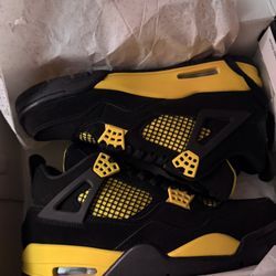 Jordan 4s Thunders 